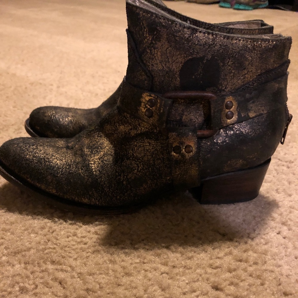 Ankle boots